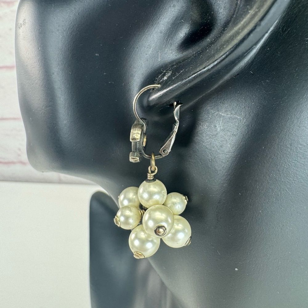 Chanel 04 A Vintage Elegant Pearl Cluster Earrings - Picture 8 of 12